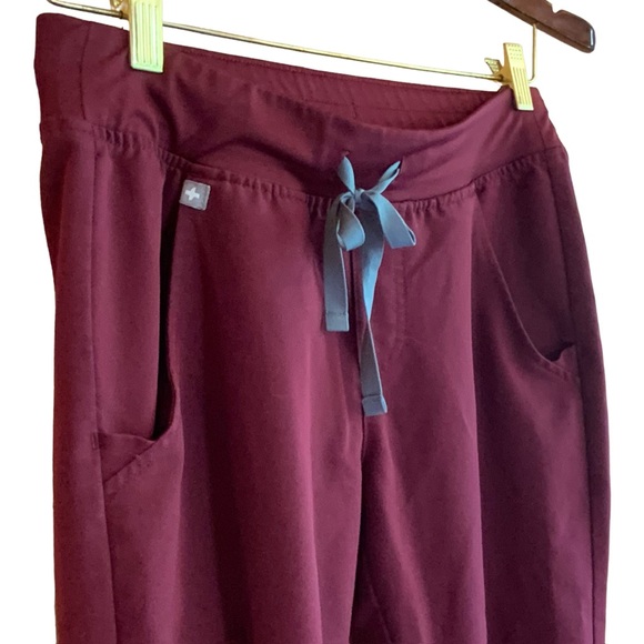 COPY - Figs Technical Collection Scrub Bottoms Pants Burgandy \ XS - Picture 3 of 5